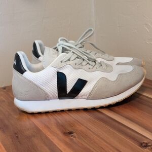 Veja Women's SDU Sneaker Size 9